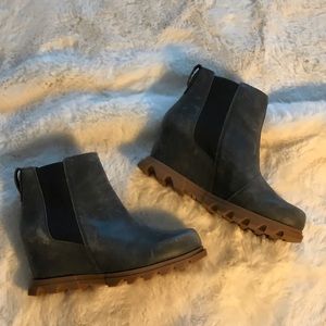 Worn once Women Sorel ankle boots absolutely adorable.